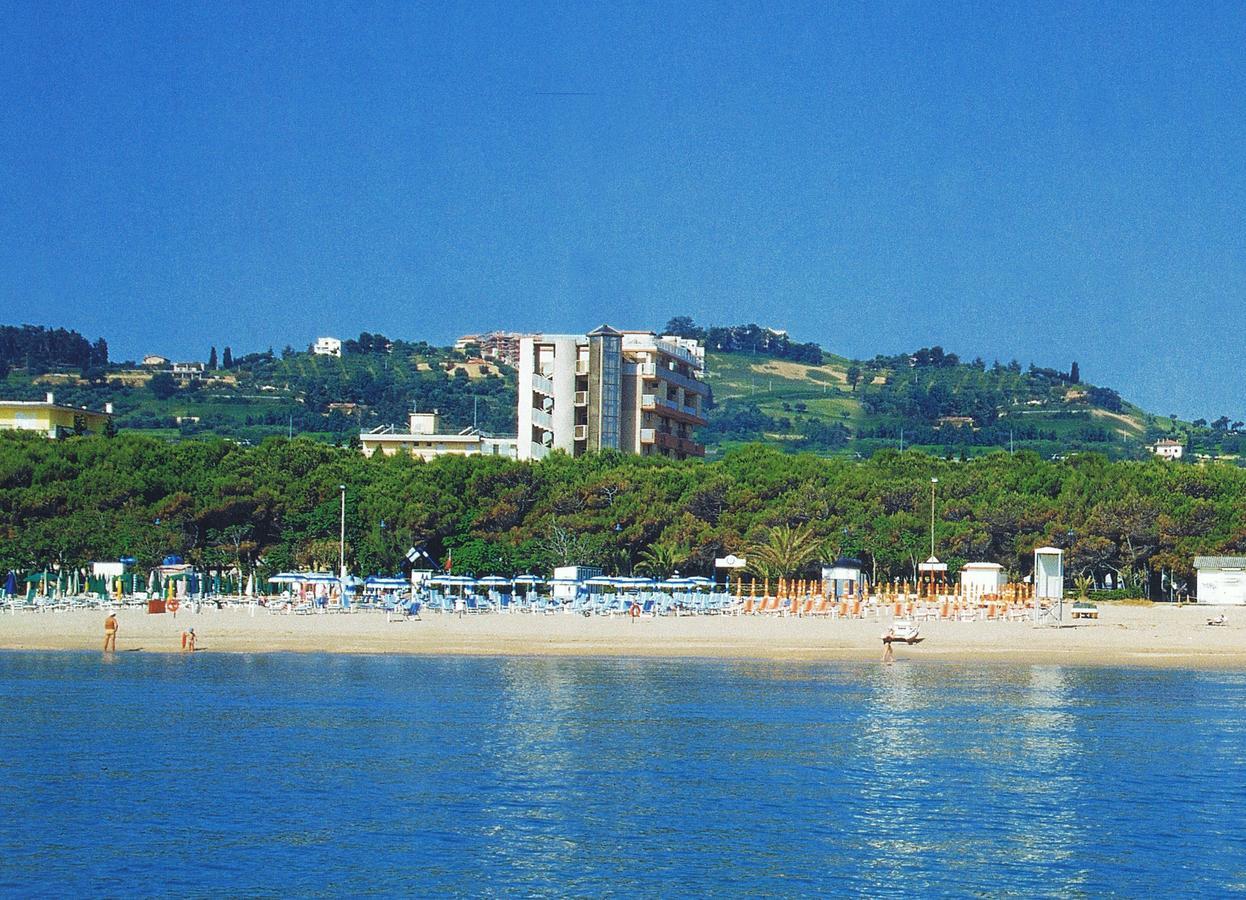 Hotel Doge Alba Adriatica Luaran gambar